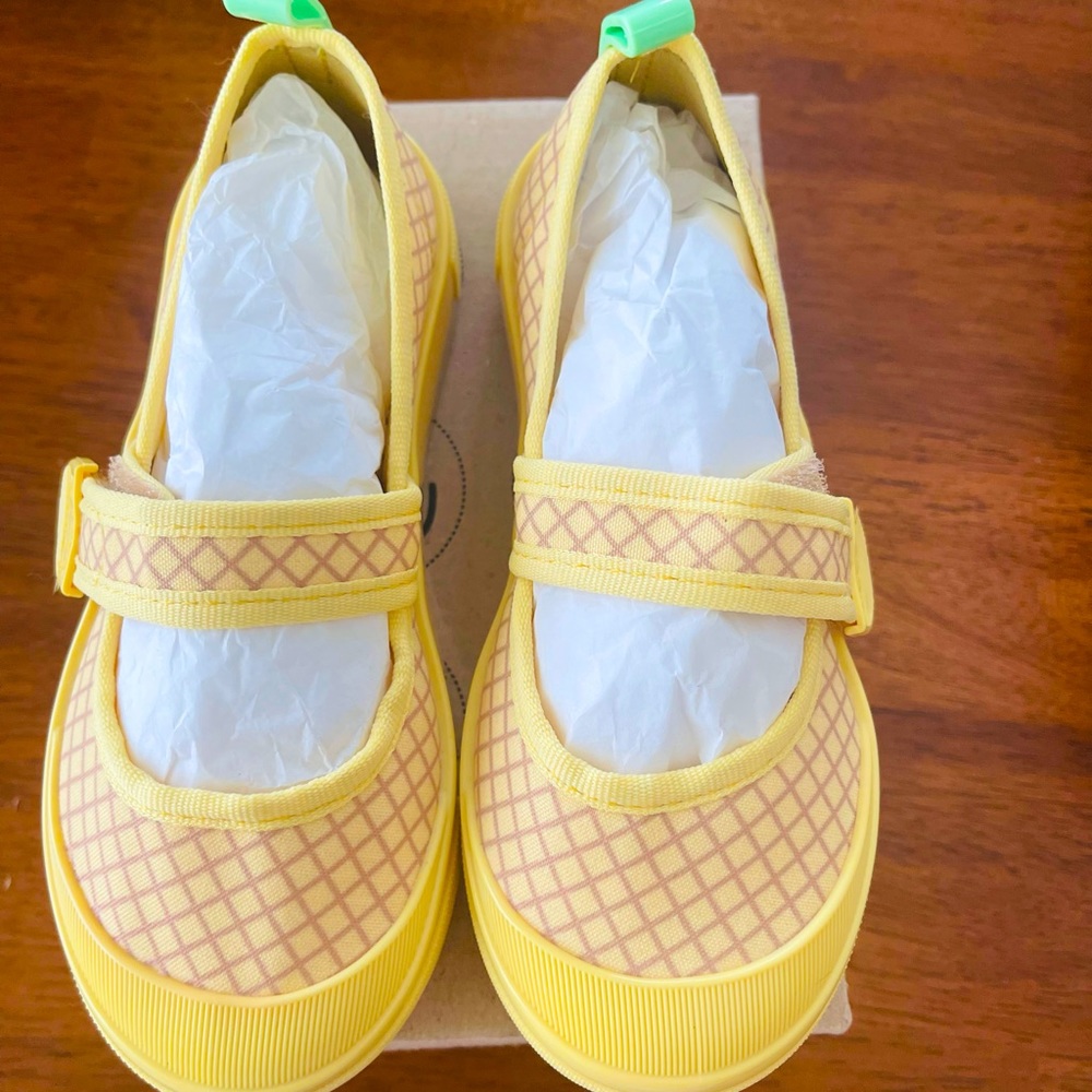 BNIB Mini Melissa Fruitland Pineapple Mary Jane Neakers size 12 toddler/girls